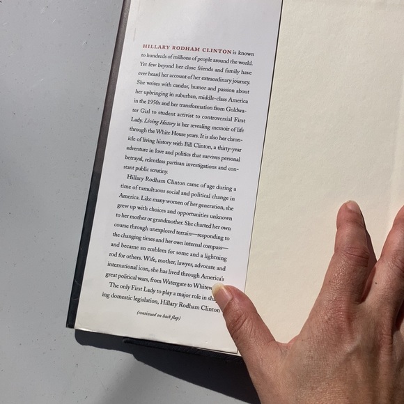 “Living history Hillary Rodham Clinton” hardback - Picture 2 of 14